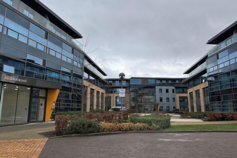 Exterior 2, Modern 1 Bed Apt Near Ascot- with parking, Bracknell Forest