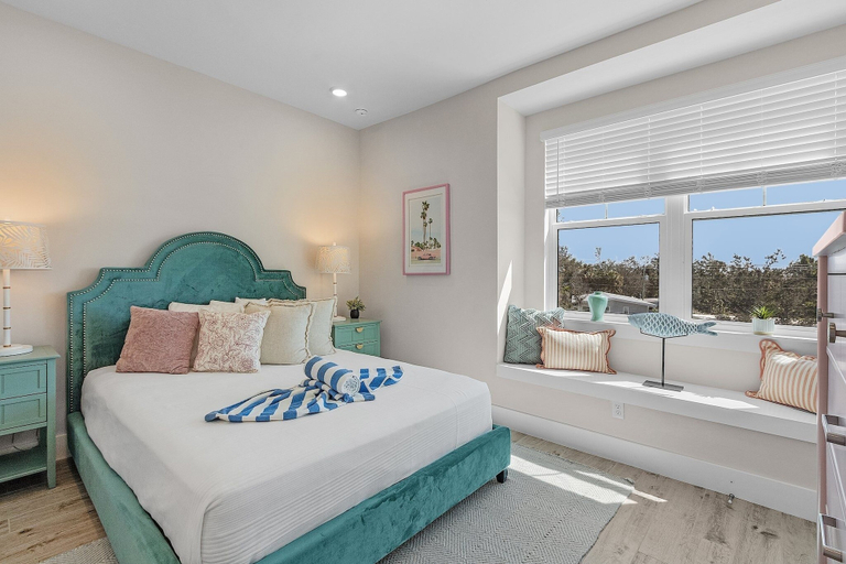 Room 4, 211 Blue Palm: Spacious 5-Bedroom Pool Home, Steps from Beach! 5 Home, Lee