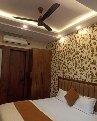 Room 5, Hotel Parents Inn, Kaushambi