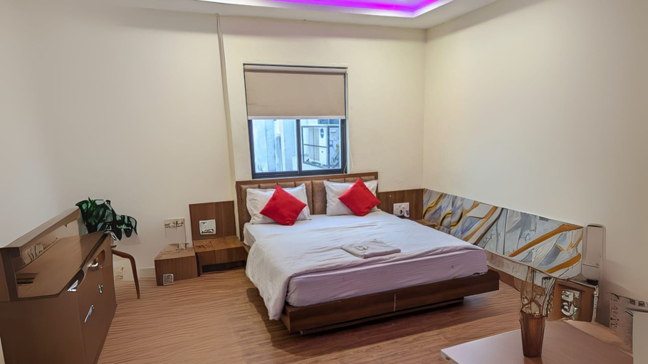 Room 4, Hotel VR Inn, Vadodara