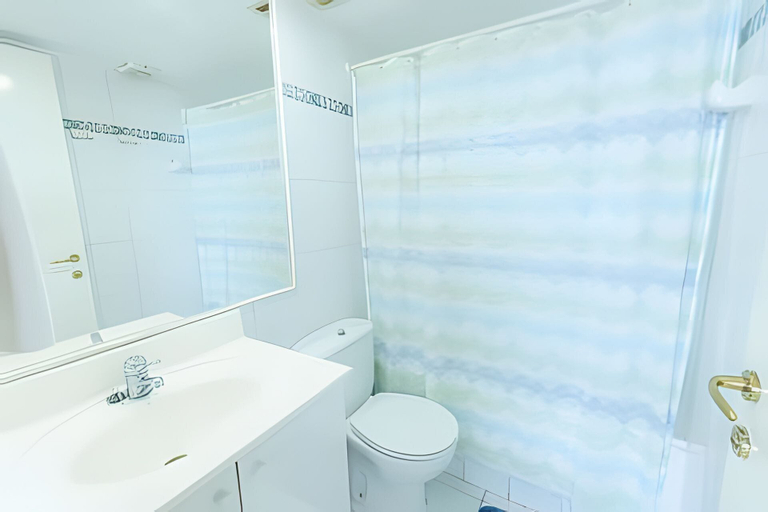 Bathroom 4, Oceana Suites EuroVista, Valparaíso