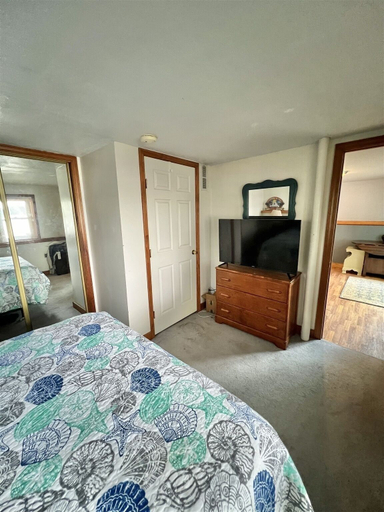 Room 5, Sebago Escape Limit 12 5 Bedroom Home by RedAwning, Cumberland