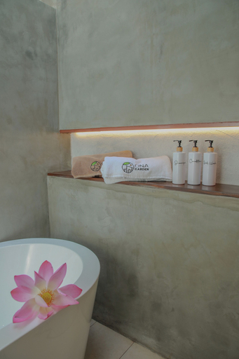 Bathroom 2, Ona Garden Villa, Akmeemana
