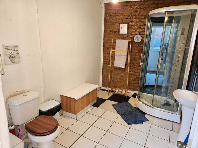 Bathroom 5, La Casa Piola, Valparaíso