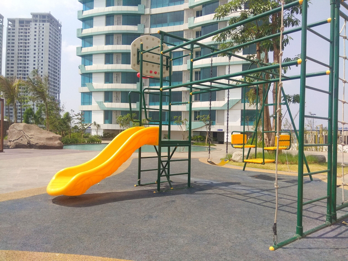 Children's play area - outdoor 3, Simple And Homey 2Br At Grand Kamala Lagoon Apartment, Bekasi