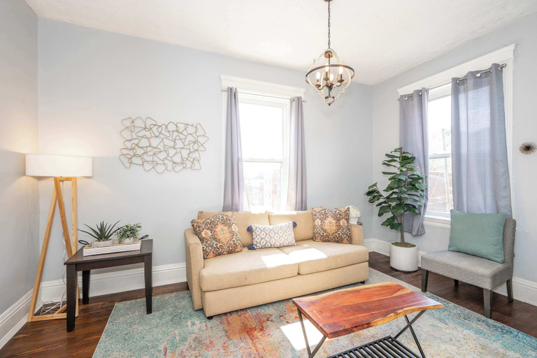 Living area 2, Queen City Suites 2 For 4, Hamilton