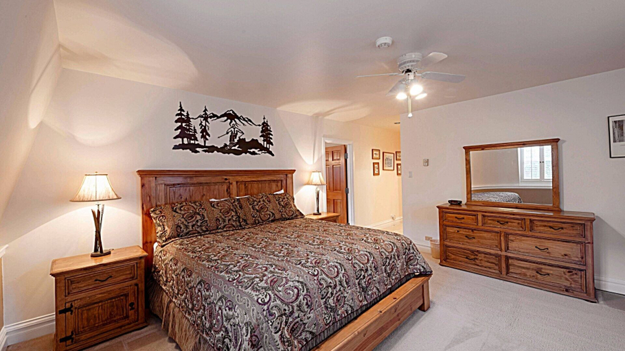 Room 5, Resort Plaza Condominiums 5002-5025, Summit
