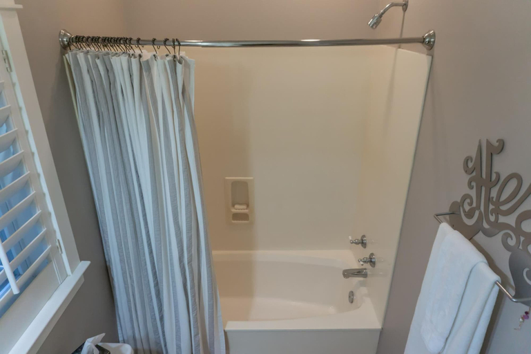 Room 2, 9 Rue Martine in Miramar Beach, Walton