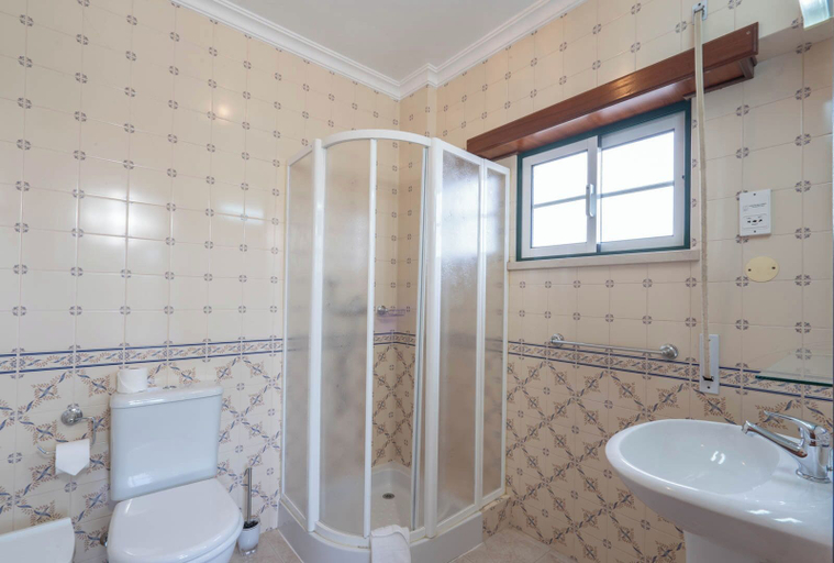 Room 5, Residencial Padre Pio by Umbral, Ourém