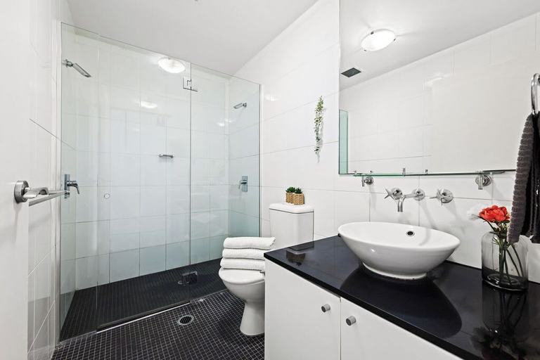 Bathroom, A Stylish Apt for 6 Right Next to Darling Harbour, Sydney
