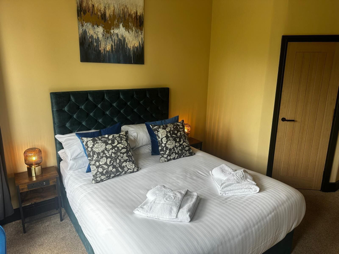 Bedroom 2, The Goodrington Sands- Apart Hotel, Torbay