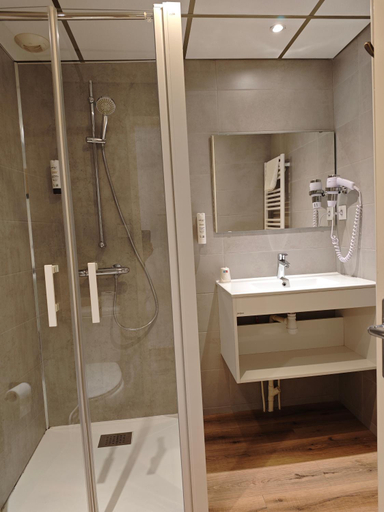 Bathroom 3, Hotel Restaurant l'Hirondelle, Nord