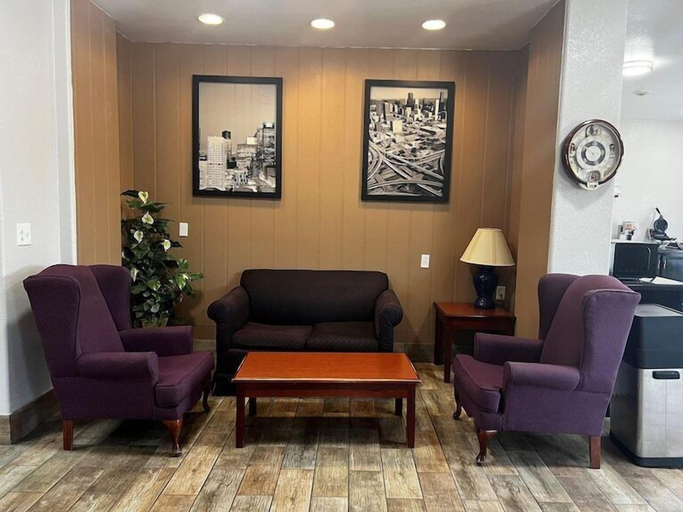 Lobby sitting area, Hotel Piney Woods, Walker