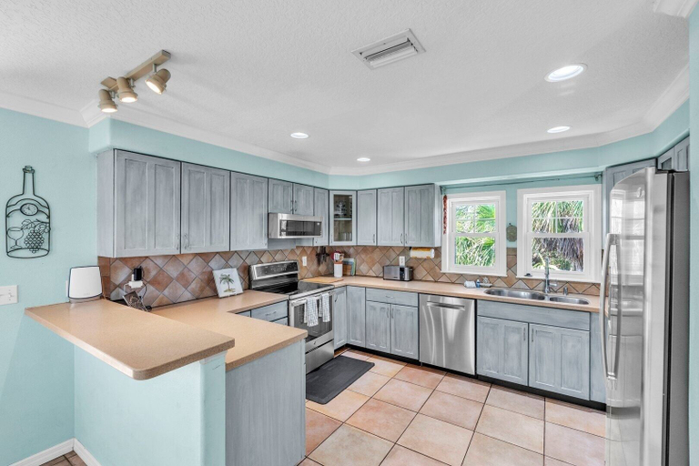 Private kitchen 2, Hammock In The Sun 3 Bedroom Home, Manatee