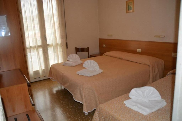 Bedroom 5, Albergo Regina Mundi, Savona