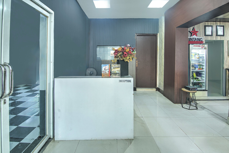 Reception, OYO 94781 Hotel Lucky Inn Makassar, Makassar