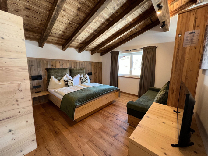 Bedroom 5, Penthouse in Wildkogel With Mountain Views, Zell am See