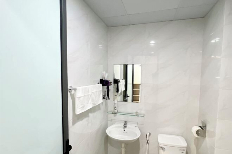 Bathroom, Luxury Evergreen Bac Giang apartment, Việt Yên