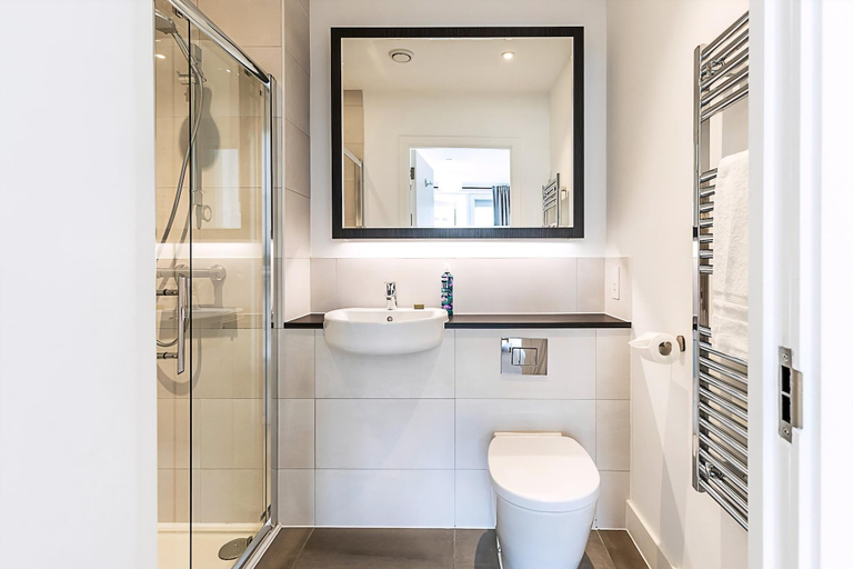 Exterior 5, Modern 2-bed Flat With Terraces in Leyton, London