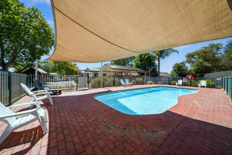 Sport & Beauty, Albury Holiday Park, Albury