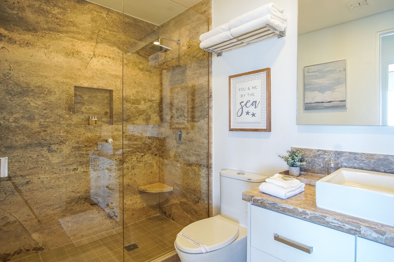Bathroom 5, Amazing 2 Bedroom Beach Front Condominium at Encantame E1102, Puerto Peñasco