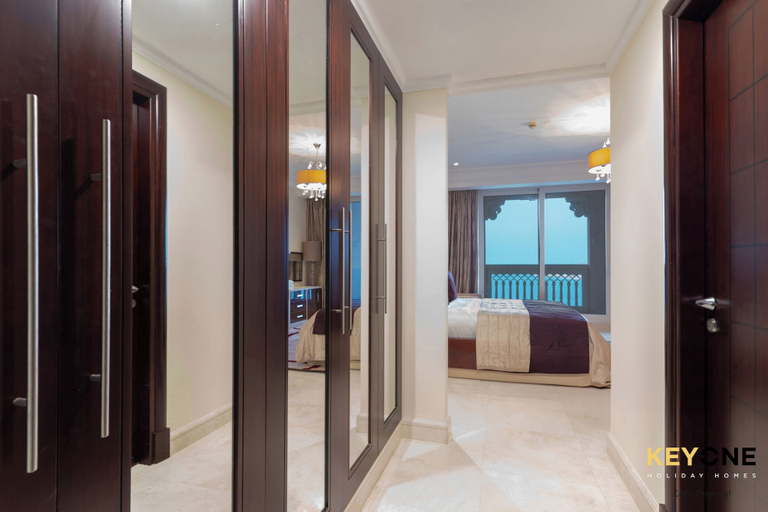 Room 4, Grandeur 2BR Small Room & Beach Access, Dubai