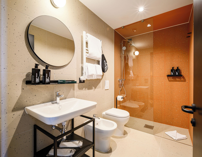 Bathroom 5, CX Modena Crocetta, Modena