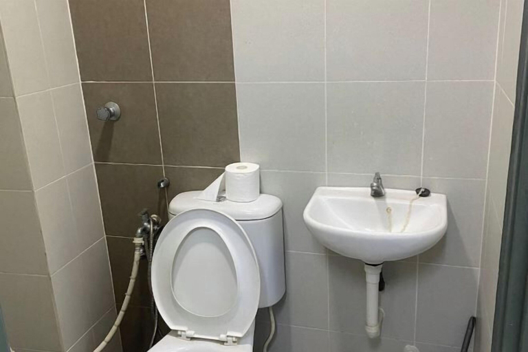 Bathroom 2, Apartment Klebang ipoh Near Aeon,Mcd,Free packing, Kinta