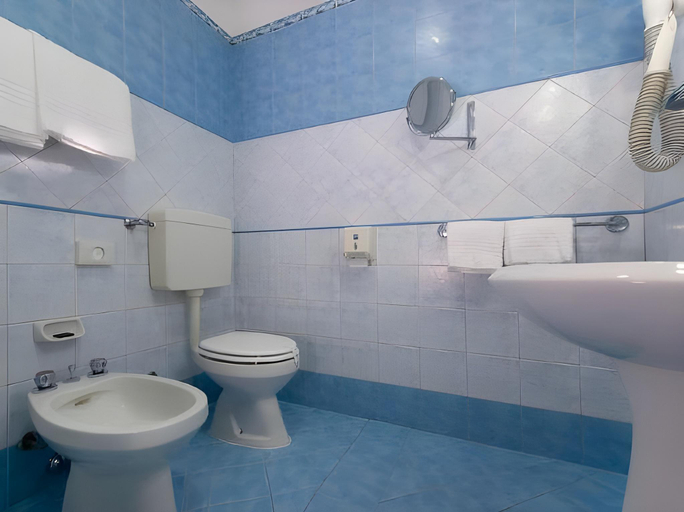 Bathroom 4, CDH Hotel Modena, Modena