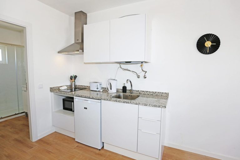 Room 5, X 06 - 1 Bed Apartment in Quinta da Ponte, Lagos