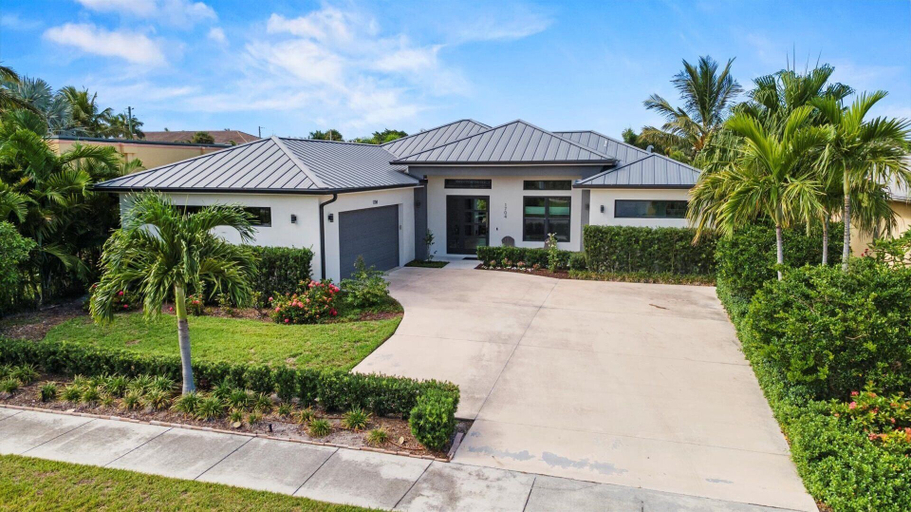 Primary image, Love Shack, Saint Lucie
