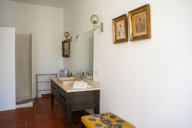 Bathroom 5, Mas De Monge, Bouches-du-Rhône