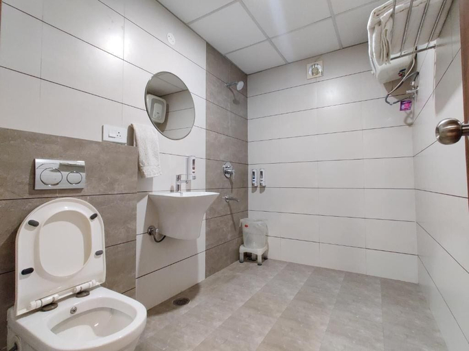 Bathroom 3, Oasis Inn, Jalandhar