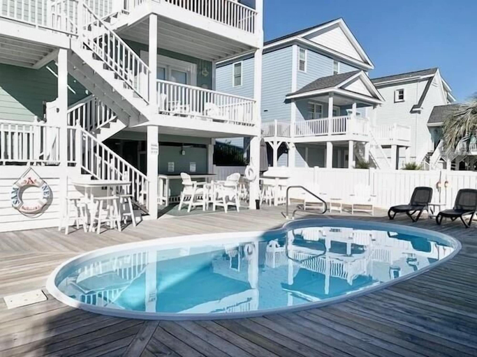 Pool 2, Absolute Bliss Private 4 Bedroom Home by RedAwning, Brunswick