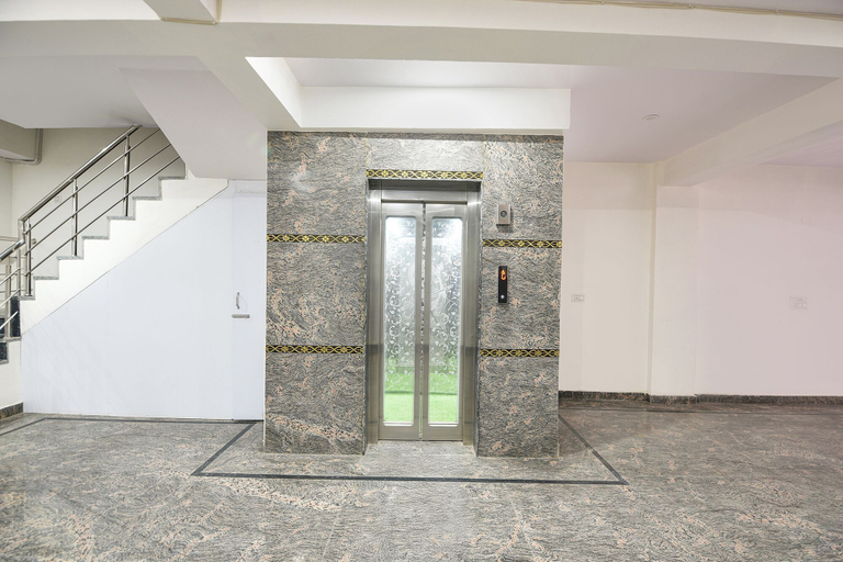 Elevator 3, Fabhotel Dd Green Residency, Delhi