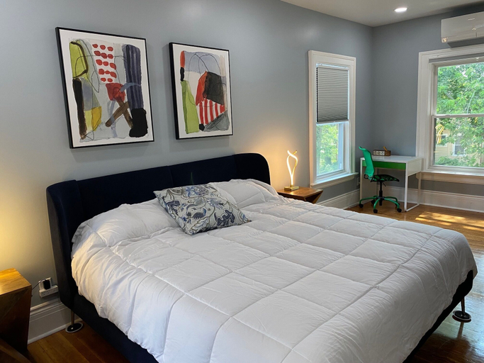 Room 2, Huntington Manor, Erie