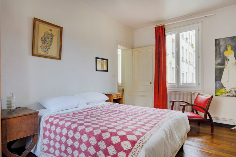 Room 1, Paris Marais Keller residence, Paris