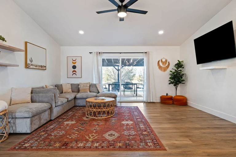Living area 5, J-tree Bungalow With Large Hot Tub Views Patio, San Bernardino