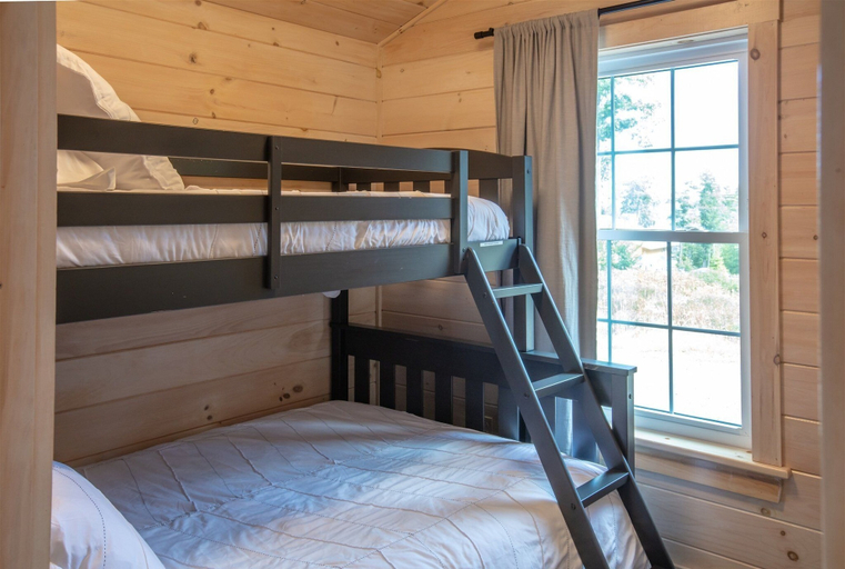 Room 3, Nuthatch Limit 4 2 Bedroom Cabin, Cumberland