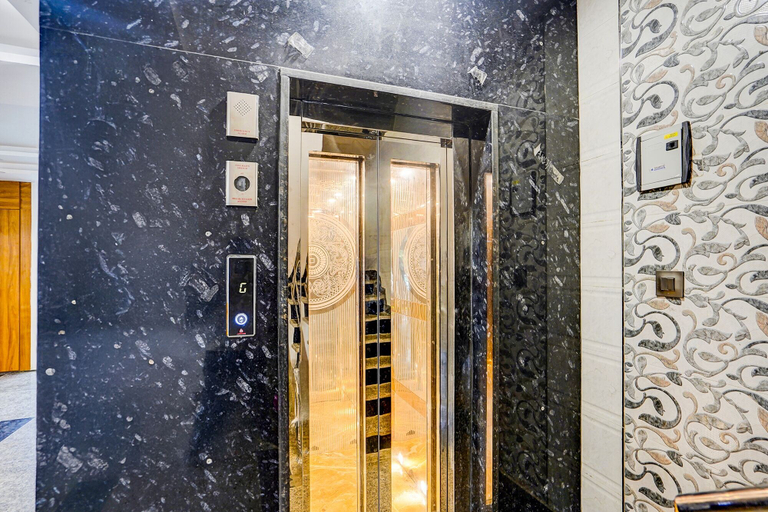 Elevator 2, Fabhotel Kishori Inn, Mathura