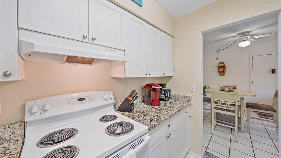 Private kitchen 3, White Sands On Siesta 1 Bedroom Condo, Sarasota