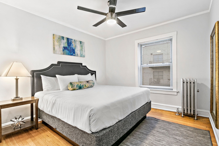 Room 1, Vibrant 1BR Apt - Mfield N3, Cook