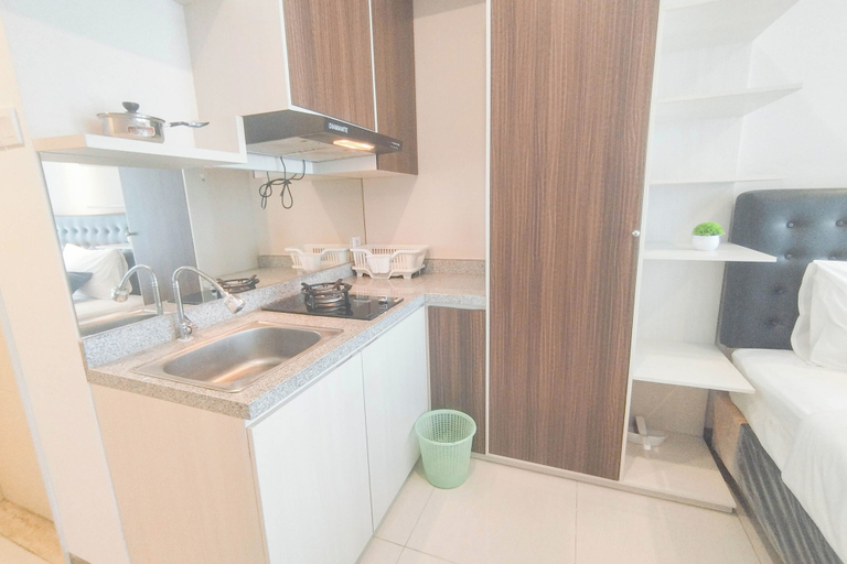 Private kitchen 3, Spacious Studio At Anderson Supermall Mansion Apartment, Surabaya