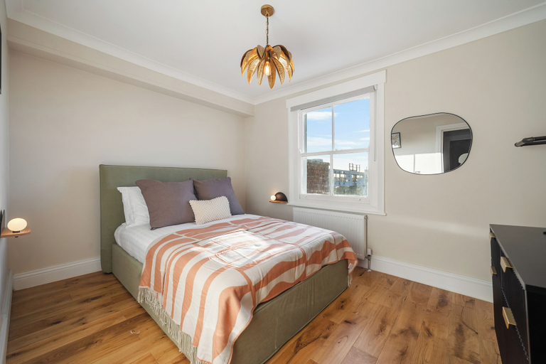 Room 3, Cambridge Garden Apartments by Argyl, London