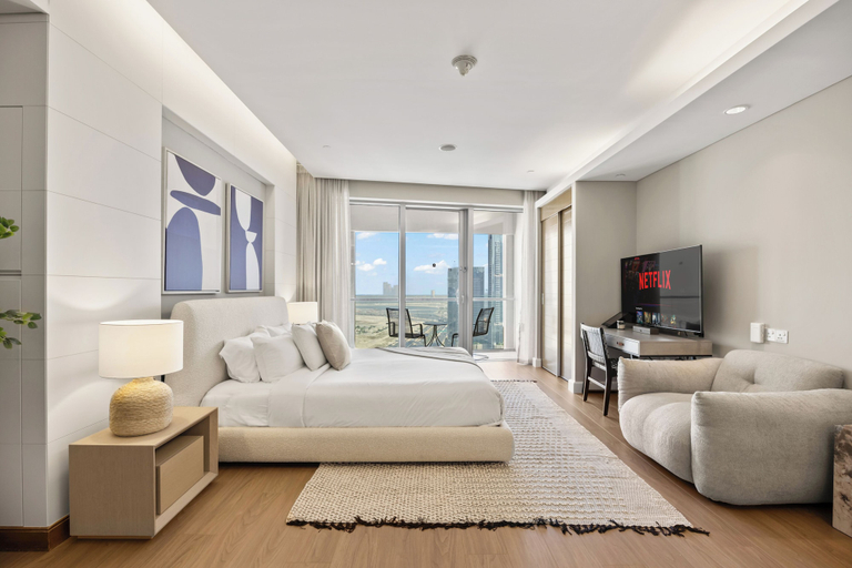 Room 4, Snug Studio in Dubai Mall Steps From Burj Khalifa, Dubai