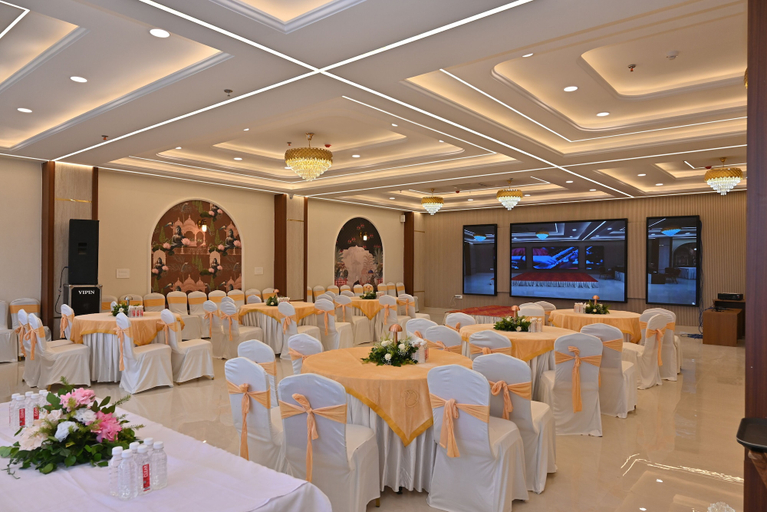 Banquet hall 5, EcoXpress Satva Varanasi - Kitchen With No-Onion No-Garlic, Varanasi