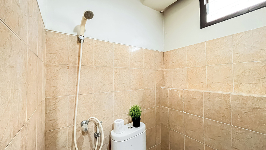 Bathroom 3, Simple Studio Room At Apartment Kebagusan City, Jakarta Selatan
