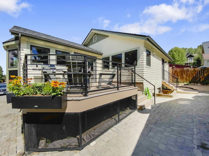 Terrace/patio, High Street Hideaway 3 Bedroom Home by RedAwning, Summit