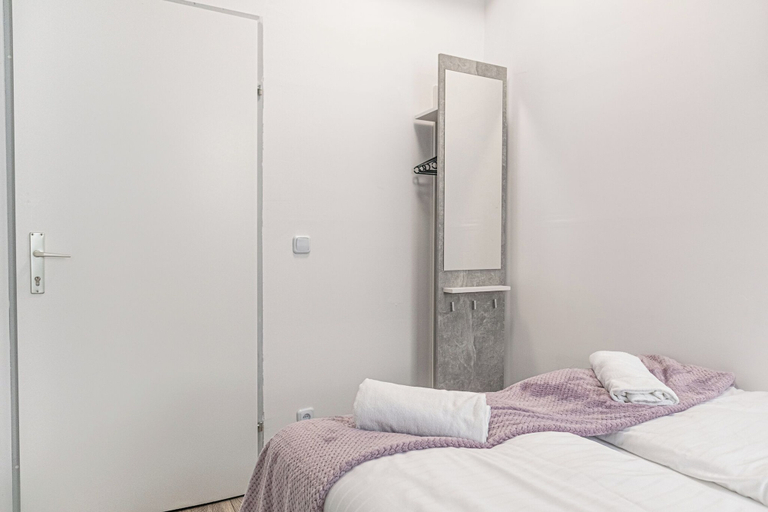 Room 3, Elegant 3BR Apt Steps from Hauptbahnhof, Wien