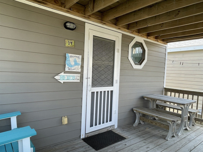 Outdoor dining, 14 Ocean View Cottage Condo by RedAwning, Dare